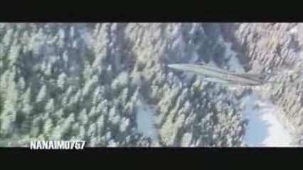 Jet au milieu des montagnes