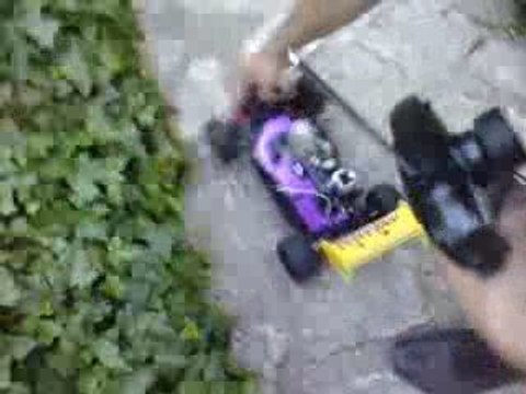 Voila le demarrage de ma voiture thermique 1/10 buggy