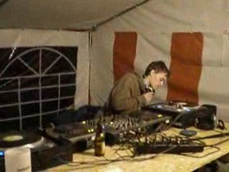 Tek-hilarant Tekno summer camp