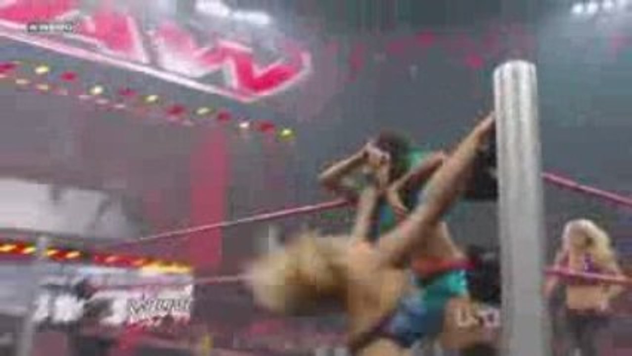 WWE Raw 08/31/09 6-Diva Battle Royal