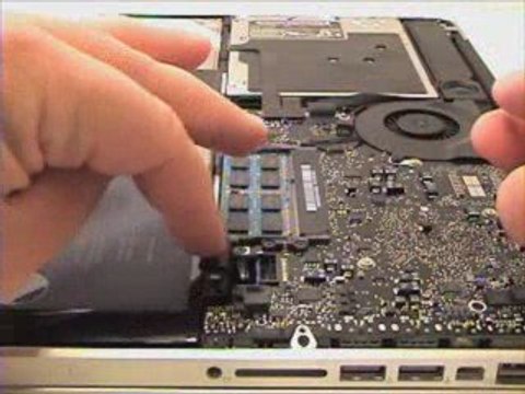 How to Remove the Macbook Pro 13 Inch Hard Drive & Battery