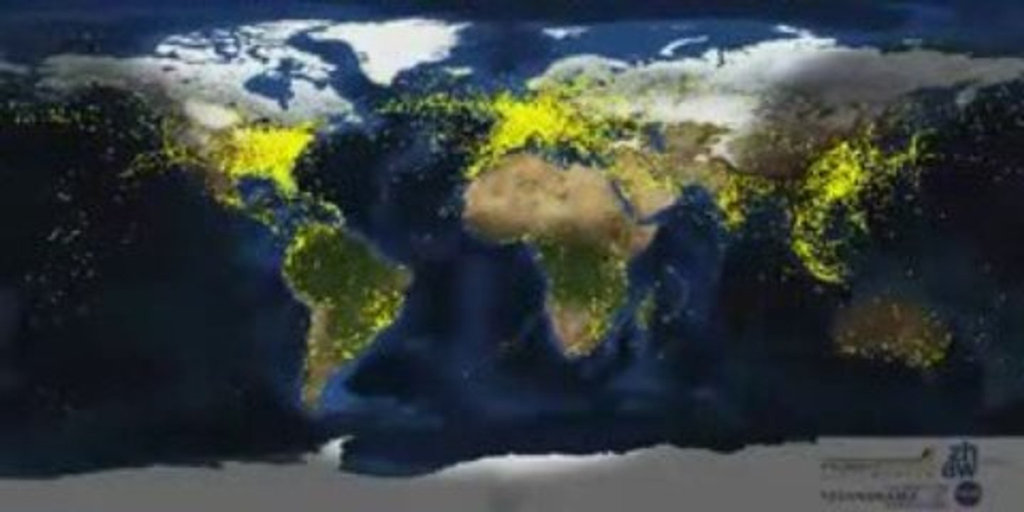 24-hour time lapse of global air traffic