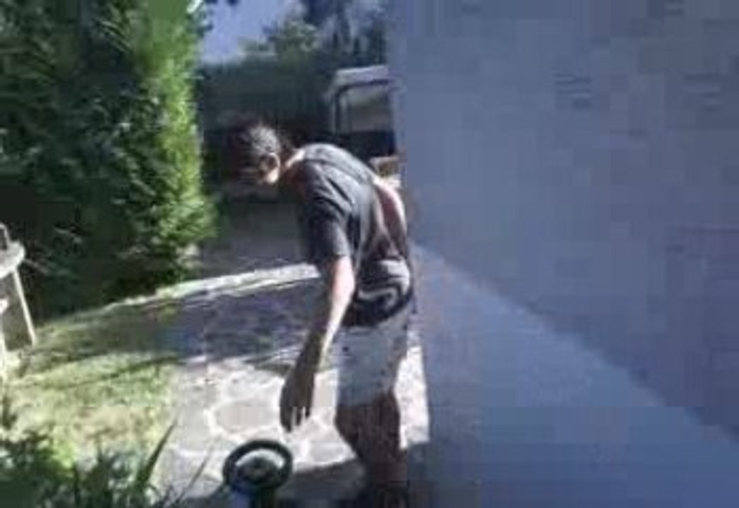 vincent qui seclate sur un tracteur