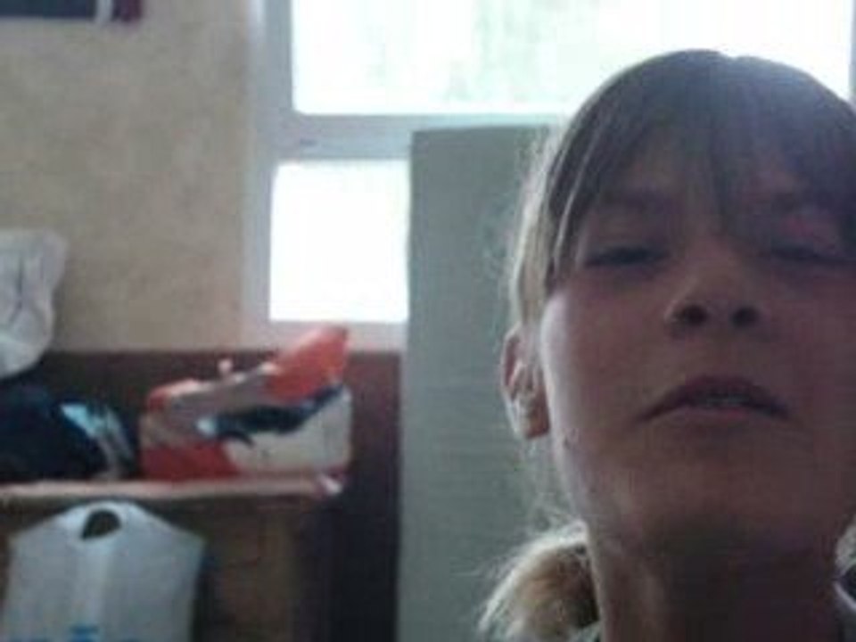 Léa essaye le détecteur de sourir qui ne veut p...