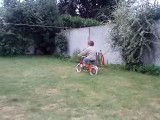 Milian fait du vélo !