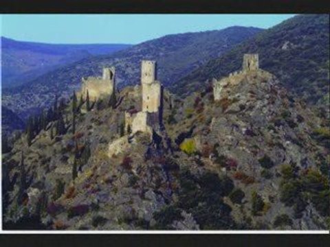 LASTOURS et ses quatre châteaux en Pays Cathare.