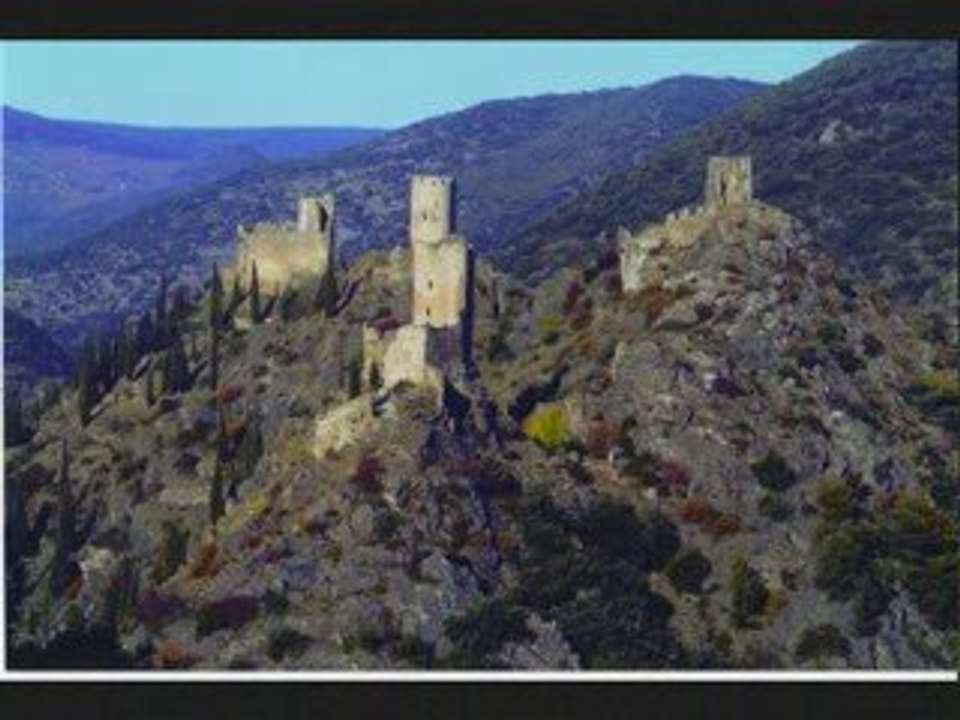 LASTOURS et ses quatre châteaux en Pays Cathare.