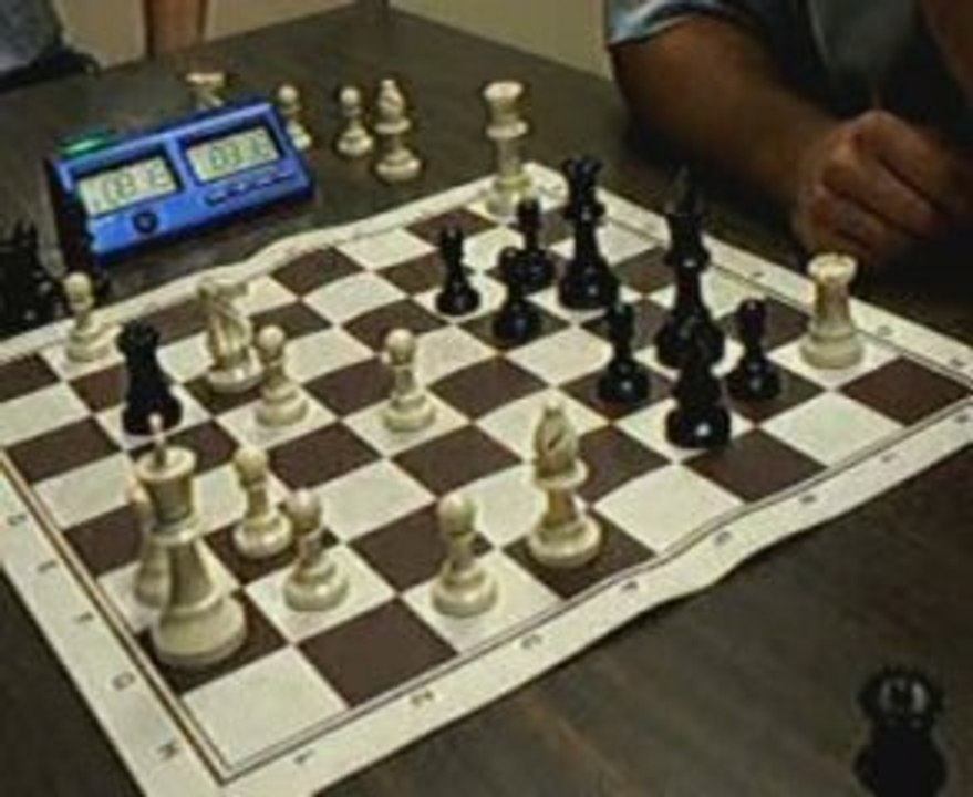 ECHECS : ROBERT 1 VS 0 CHRIS (CLASSE B 2009)