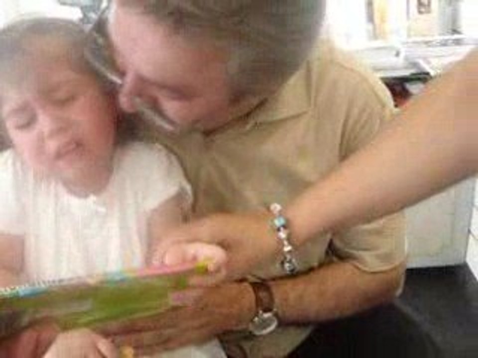 Hilal'e küpe takılırken