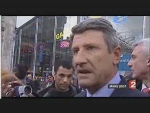 EXCLU MORSAY BAISSE SON FROC DEVANT DE VILLIERS