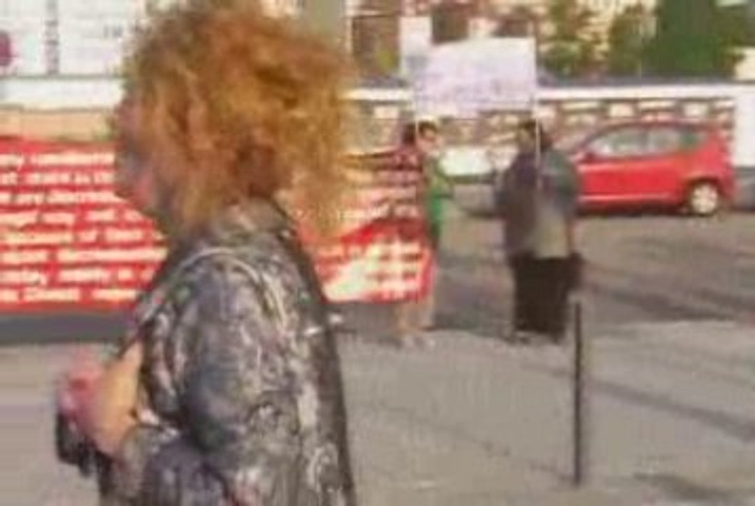 Leonard cohen,don't play israel!