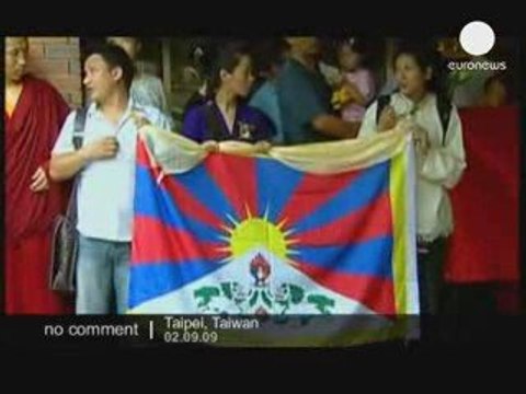 Manifestations pour et contre le Dalai-Lama