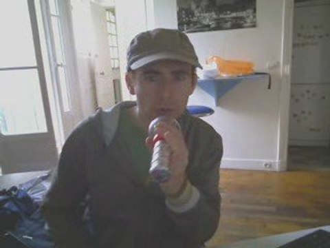 Wiwi égratigne une chanson