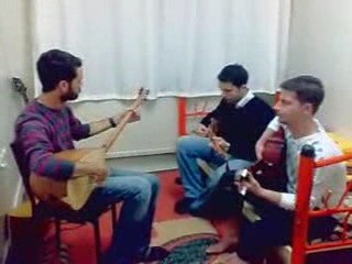 Saçlarını taramışsın sarı renge boyamışsın