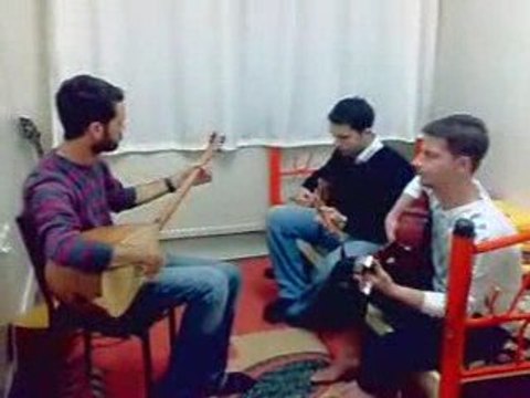 Saçlarını taramışsın sarı renge boyamışsın