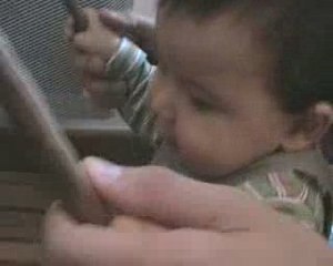 Minh Tam plays on the balafon