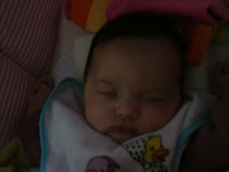 Angèle qui rêve à 2 mois...