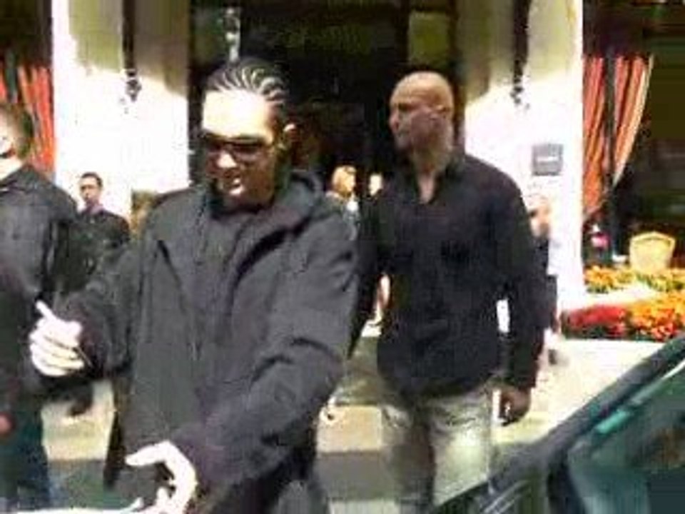 Tokio Hotel Dédicasses Sortie d'Hôtel midi - 03.09.09 Paris.