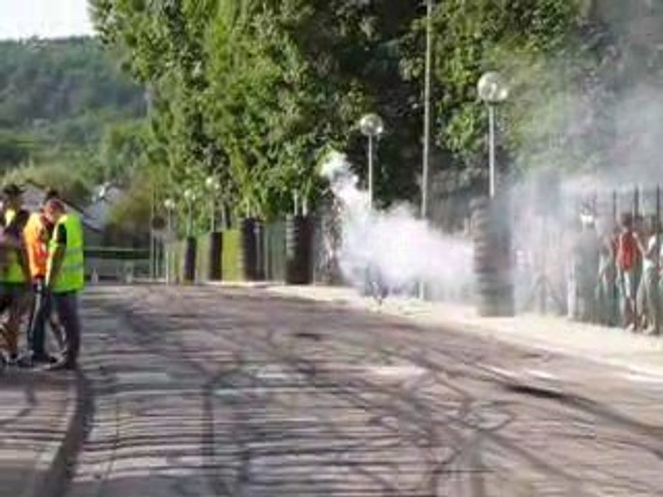 Stunt moto Bar sur Seine 2009 par le LMC Team