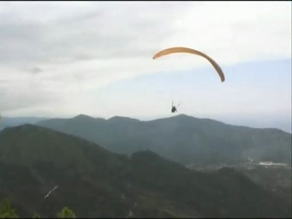 arhavi yamac parasutu