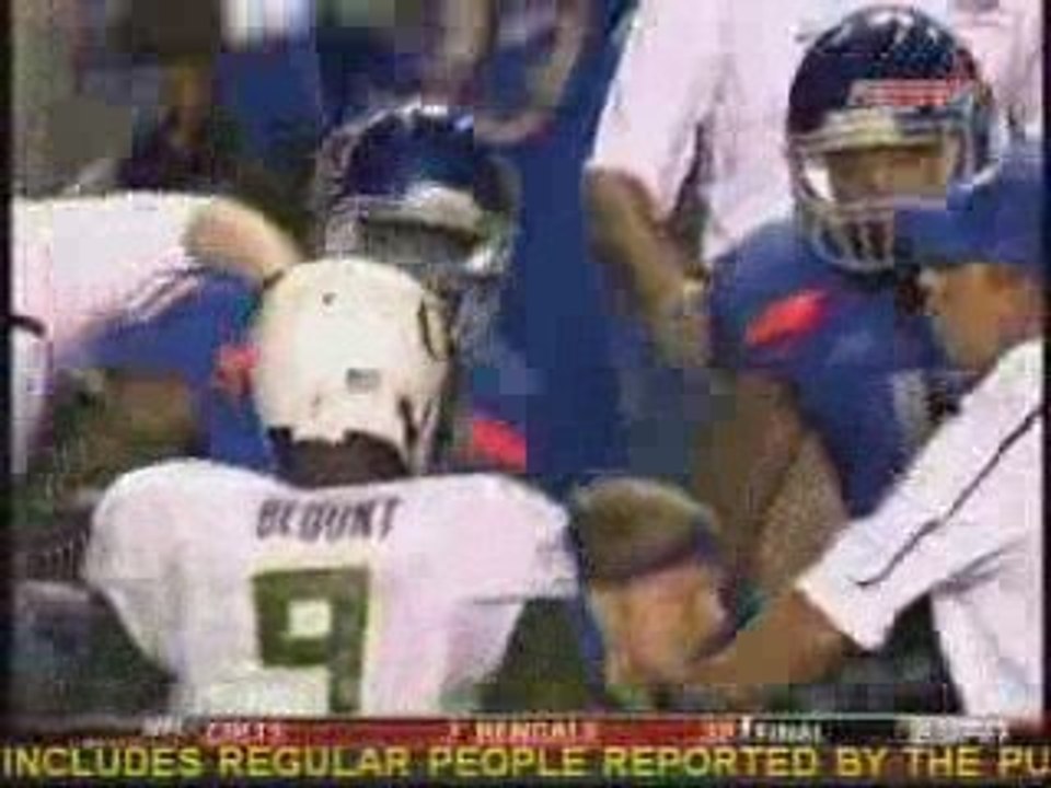 oregon player legarrette blount punches boise state player b