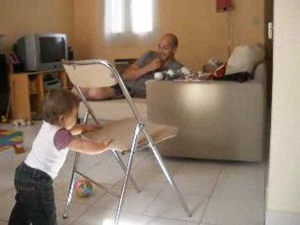 marche avec la chaise