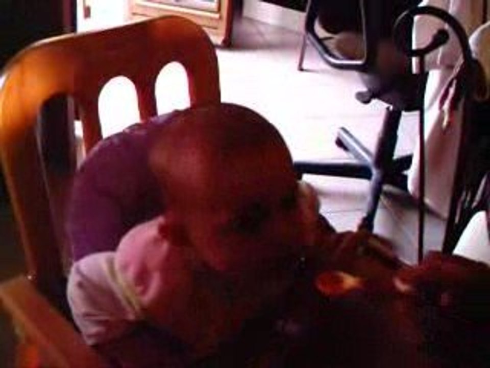 Sara et son petit pot de viande