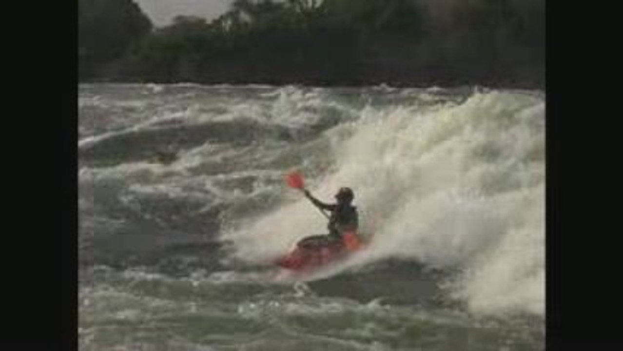 Uganda Episode II - A pure kayak-porn!