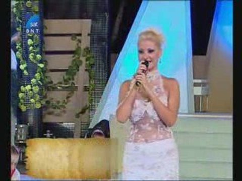 Cvetelina Qneva - Jivi ikoni { Live from Pirin Folk 2009 }