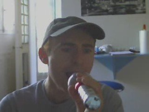 Wiwi égratigne boom boom pow