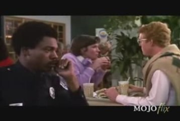 Polisin Yandaki Çifte Yaptıkları