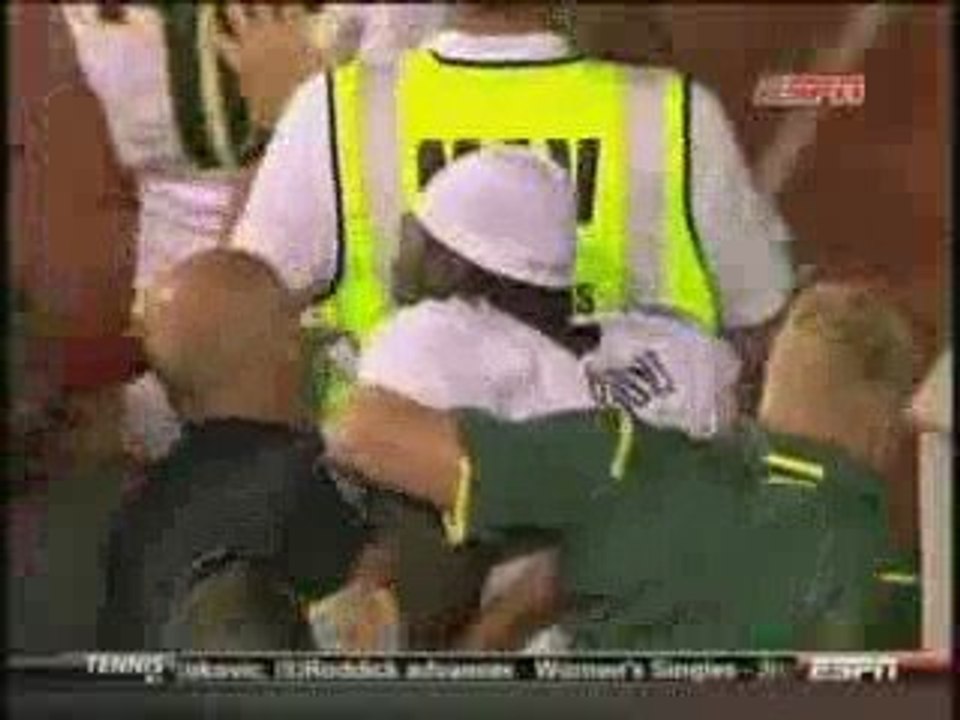 Oregon's LeGarrette Blount Punches Boise State Player and...
