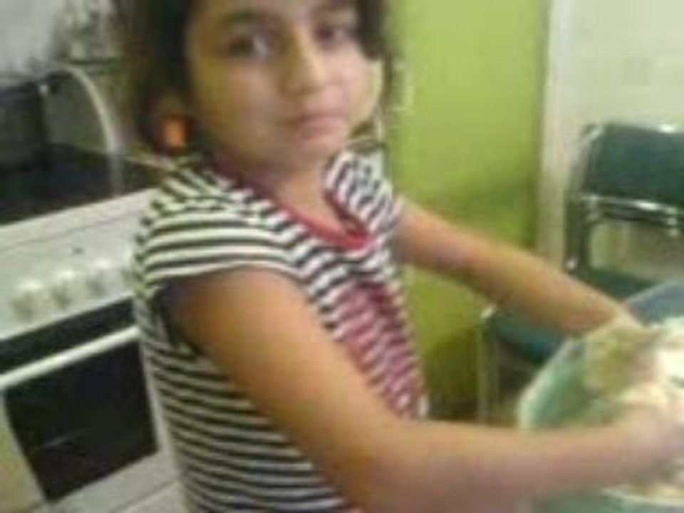 I skogen plockar blåbär 4