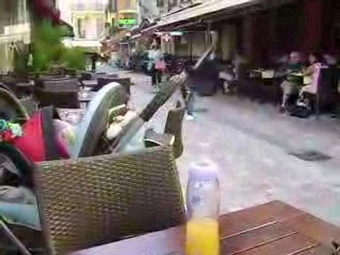 ilyes qui se la péte un peu a cannes...