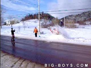 Saut en moto neige loupe
