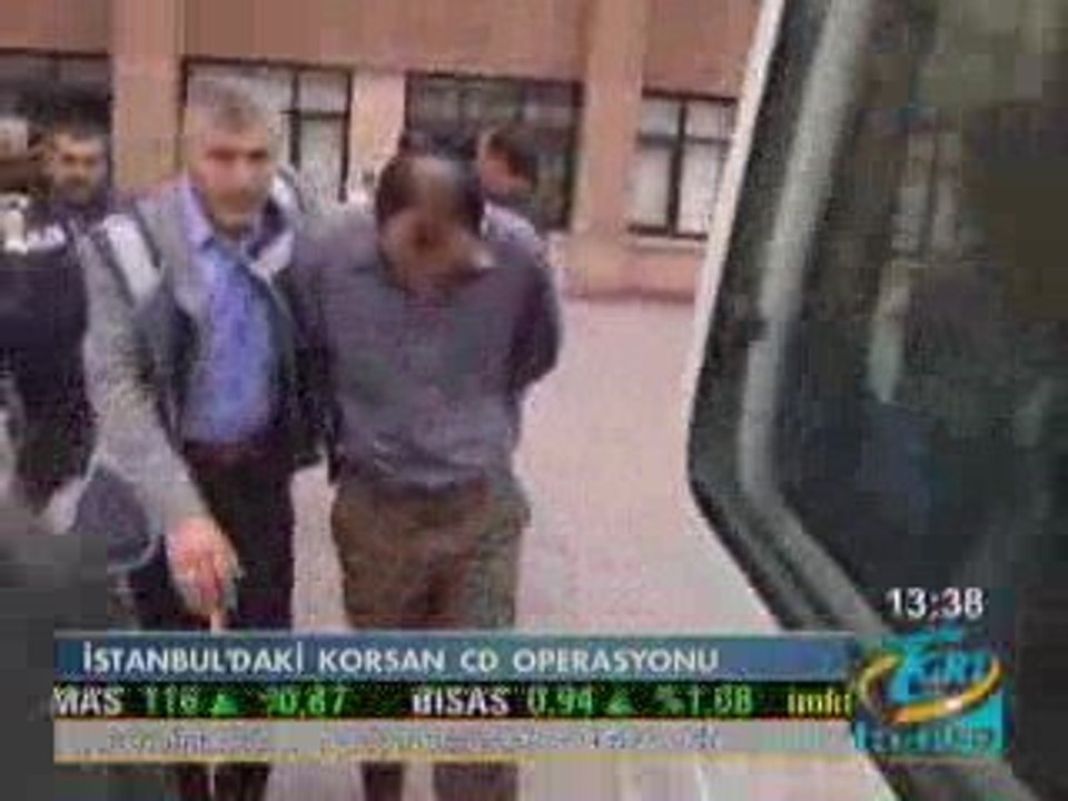 İstanbul'da korsan CD operasyonu 02