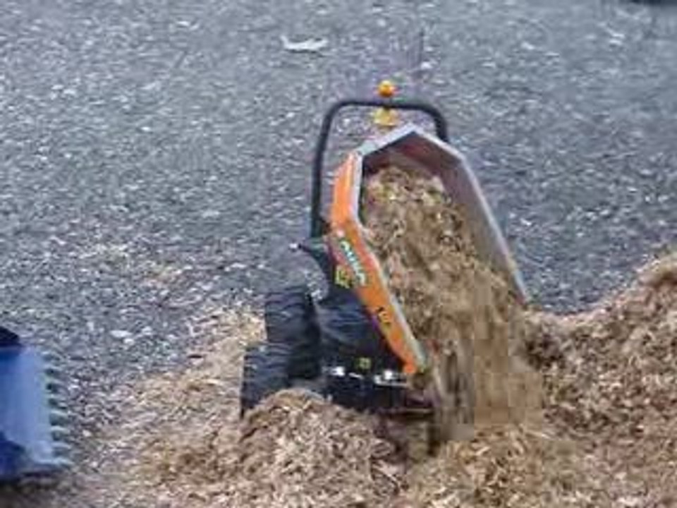 Bernex 09 Dumper chargement et déchargement