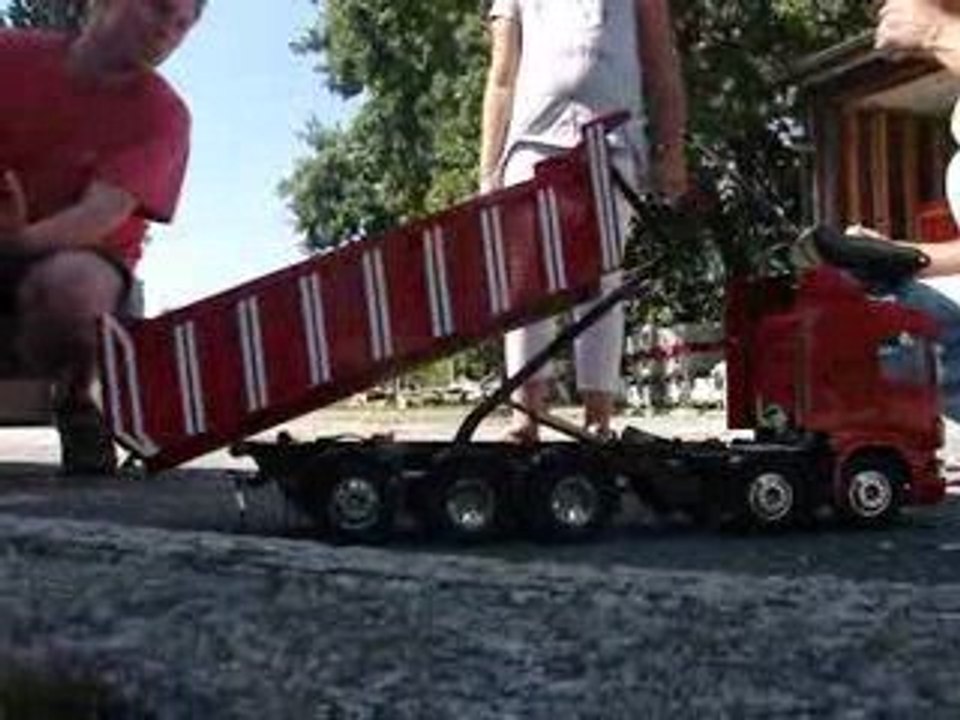 Bernex 09 Scania Multilift Dépose benne