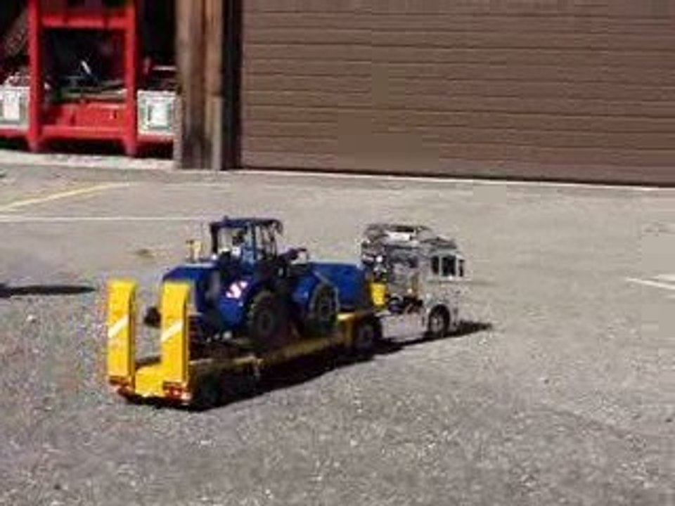 Bernex 09 Convoi avec chargeuse démarre