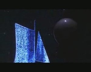 "LE MONDE EN MARCHE" Une Sculpture Monumentale Gare du Nord