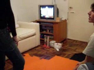 May dando instrucciones.....Nico sin entender