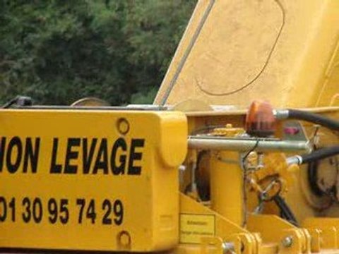 grue grove 130t action levage 6