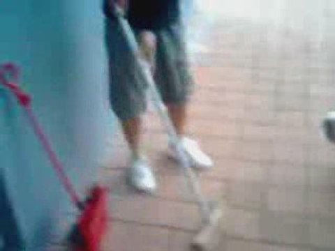 MY FUNNY SHIH TZU HUMPING AN HONEST MAN….:)….REALLY FUNNY!!!