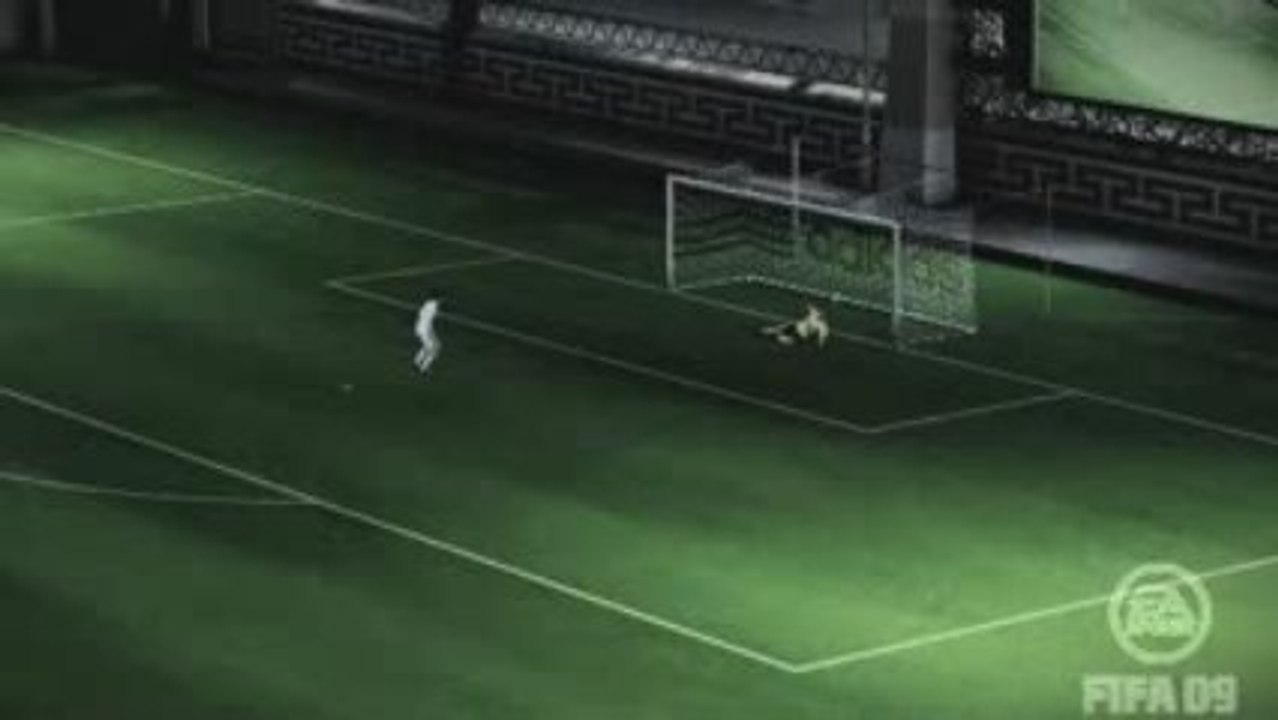 But reprise de volée de C. Ronaldo après pénalti (arène)