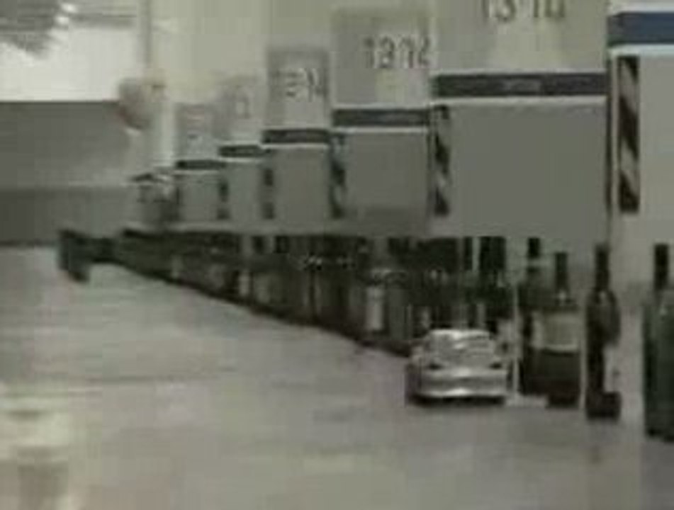 Şarap şişeleri ile yapılan güzel bir show