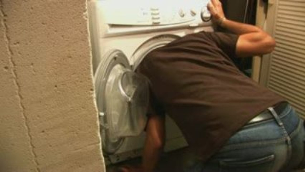 Parodie pub Lessive Ariel (lavage a froid)