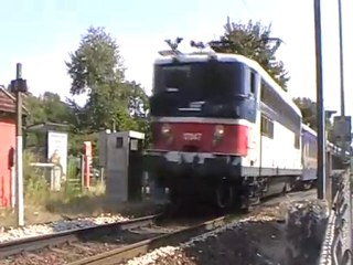 BB 17000 + Rame Inox Omnibus  gare de Quincy Couilly