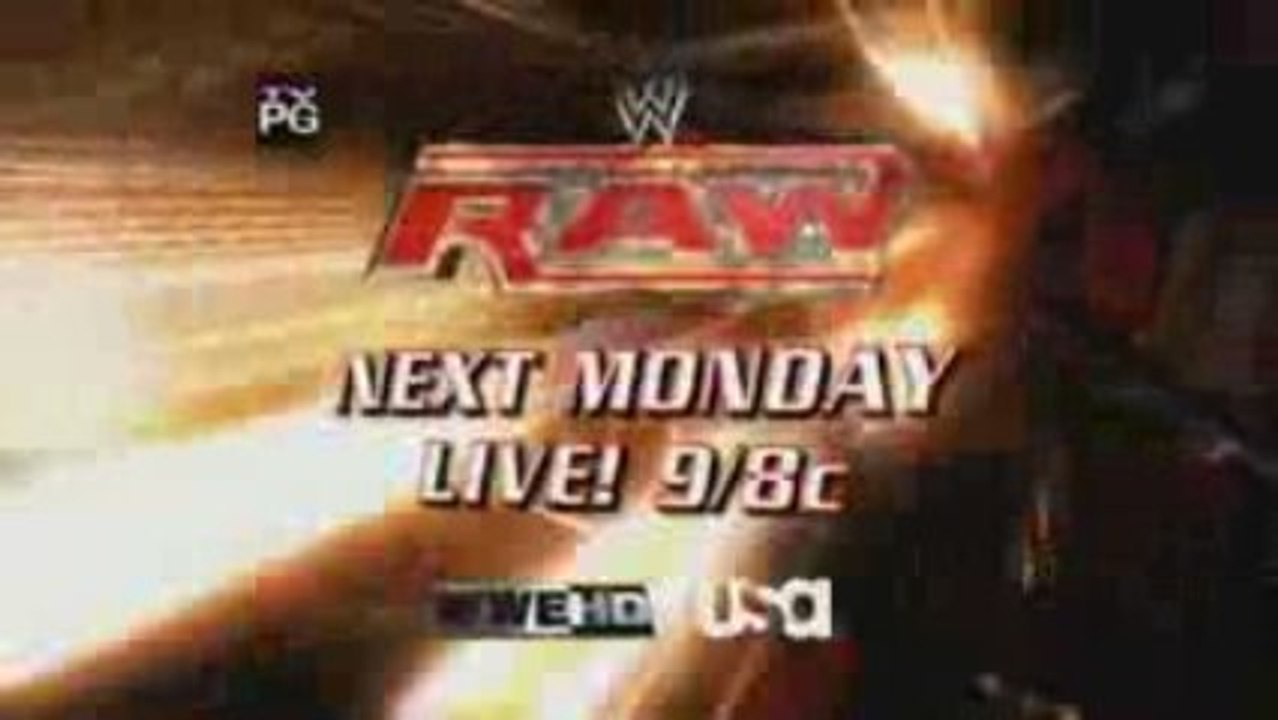 WWE Raw - Trish is BACK!