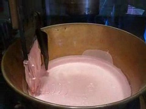 melange de pate a bonbon usine haribo a uzès