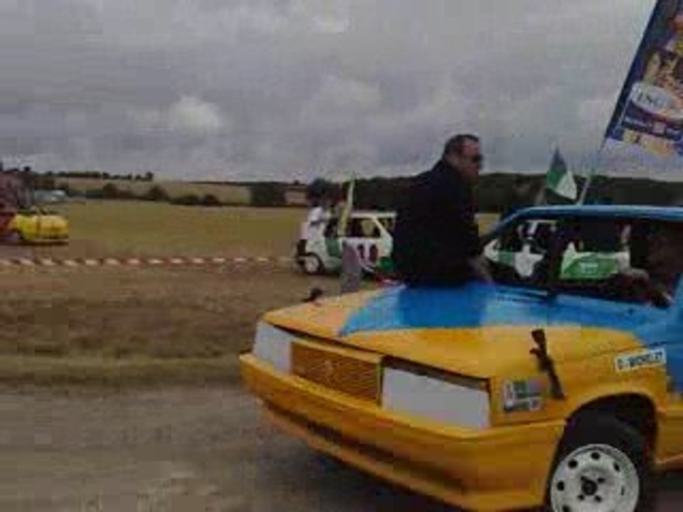 Départ De toute les voiture Pour le défilé D'aillant